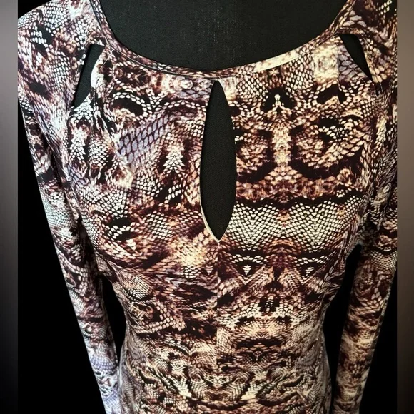 JENNIFER LOPEZ BROWN MIDI BODYCON KEYHOLE SNAKESKIN SHEATH CUTOUT DRESS SZ MED - Picture 5 of 10